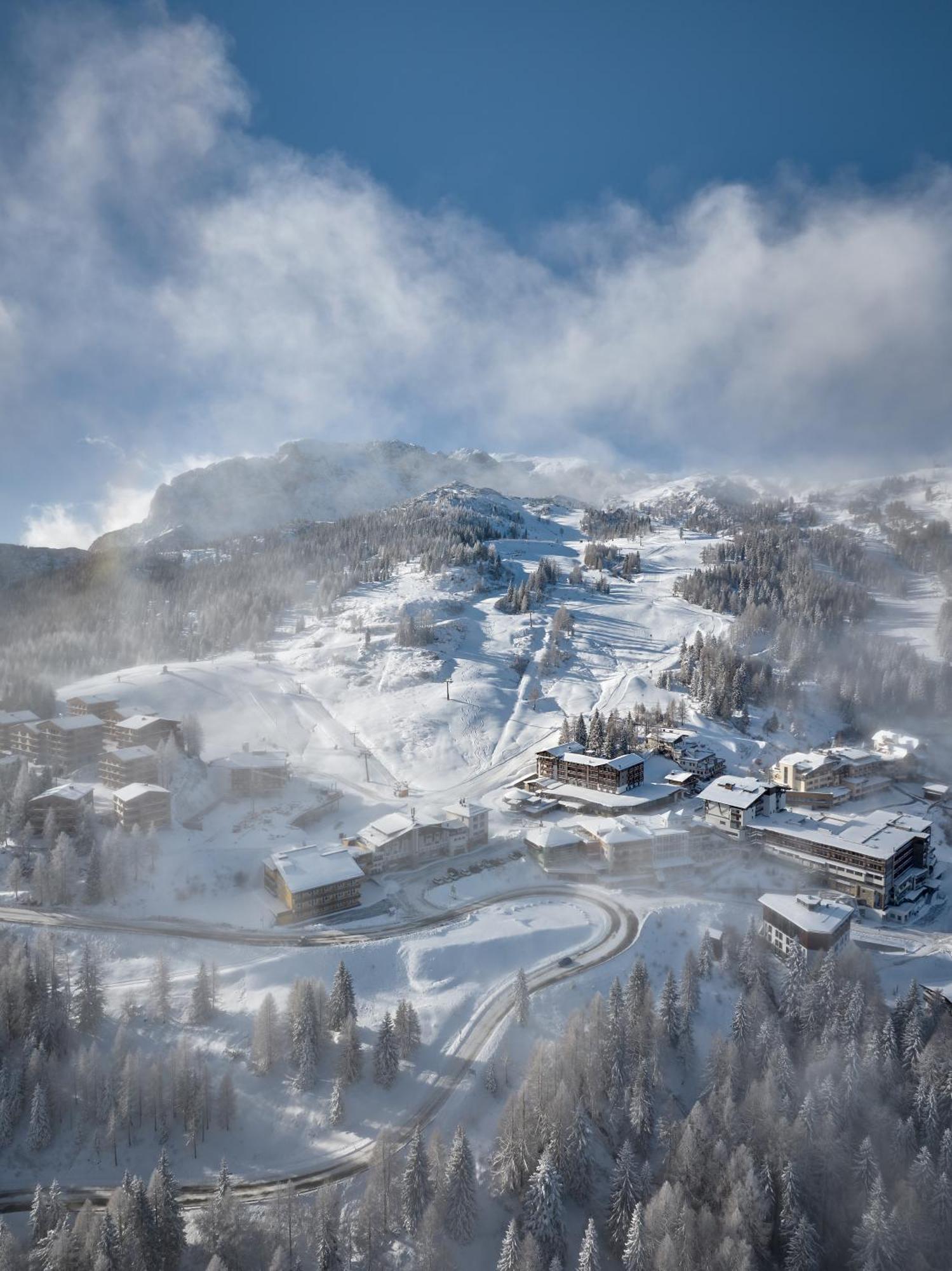 Hotel Wulfenia 4S - Adults Only Sonnenalpe Nassfeld Luaran gambar