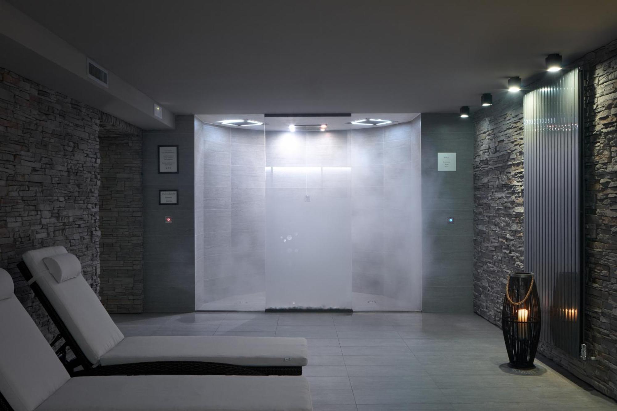 Hotel Wulfenia 4S - Adults Only Sonnenalpe Nassfeld Luaran gambar